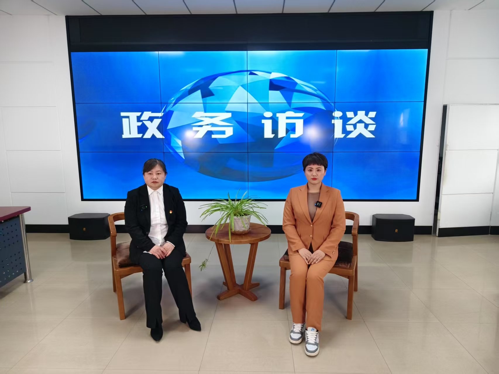 破解“登记难” 答好“民生卷”